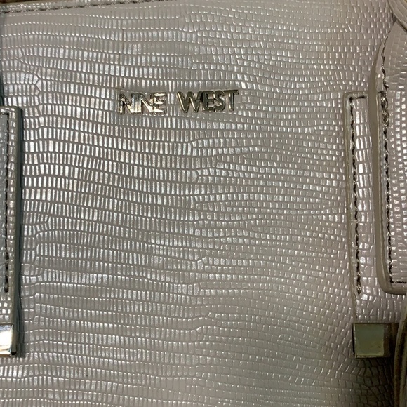 Nine West purse like new! No signs of wear at all - Picture 2 of 12